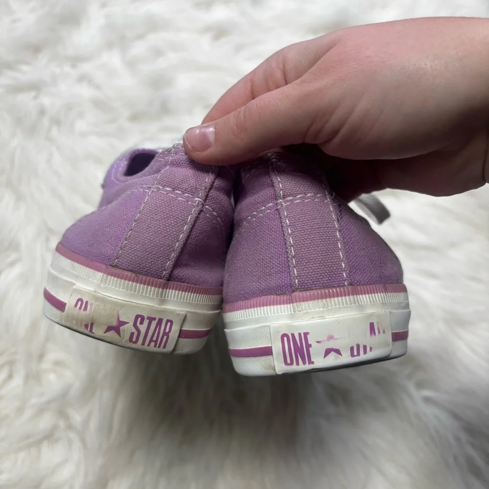 Converse “One-Star” Low Top Purple Sneakers size 8.5 Women’s
